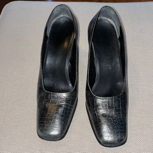 Nine West block heel pump